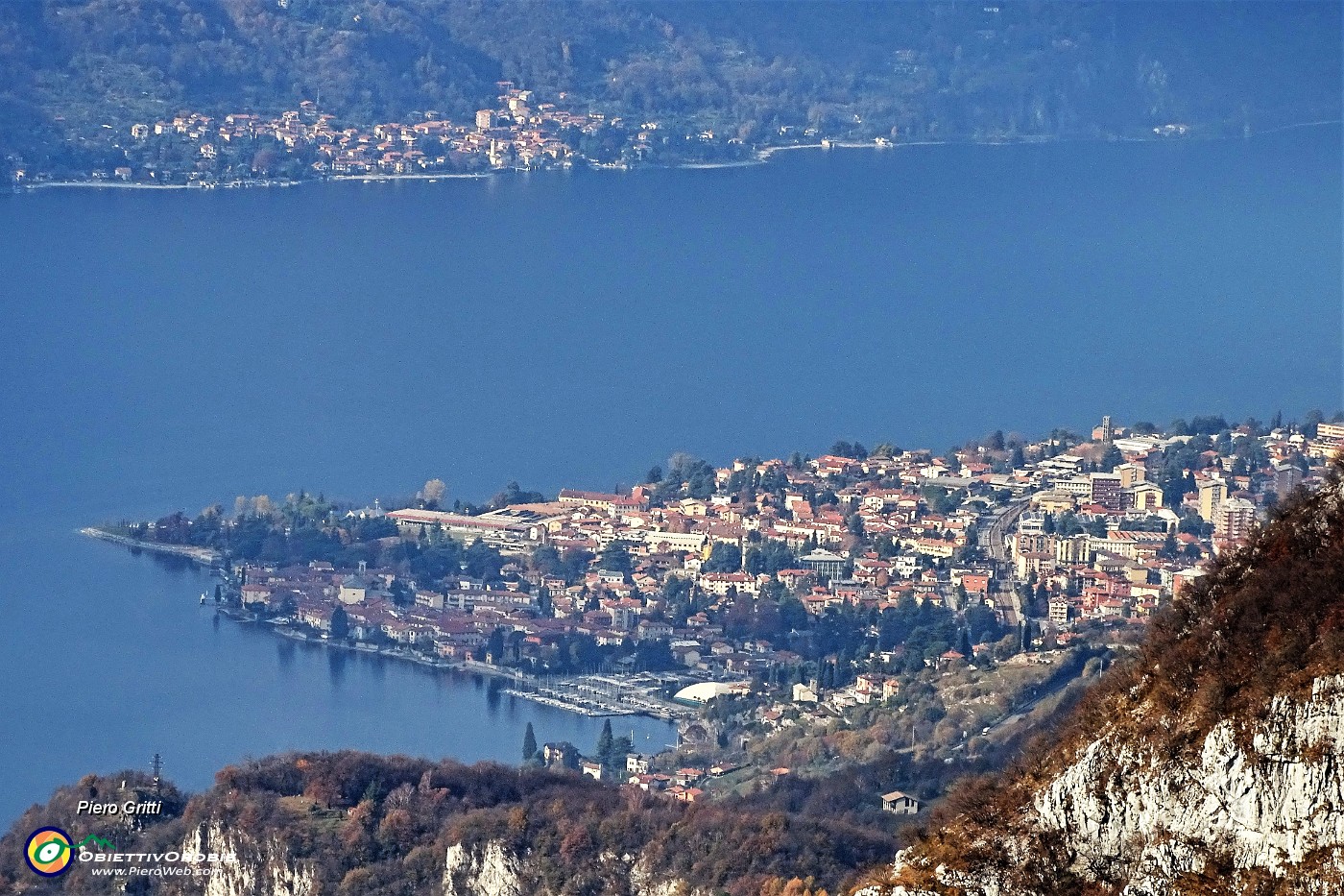 54 Zoom su Mandello del Lario.JPG